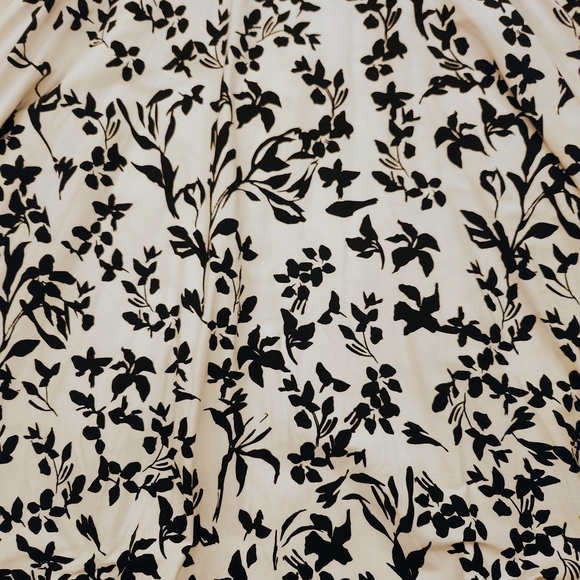 Black & White Floral Circle Skirt w/Pockets Size L/XL - Picture 16 of 16